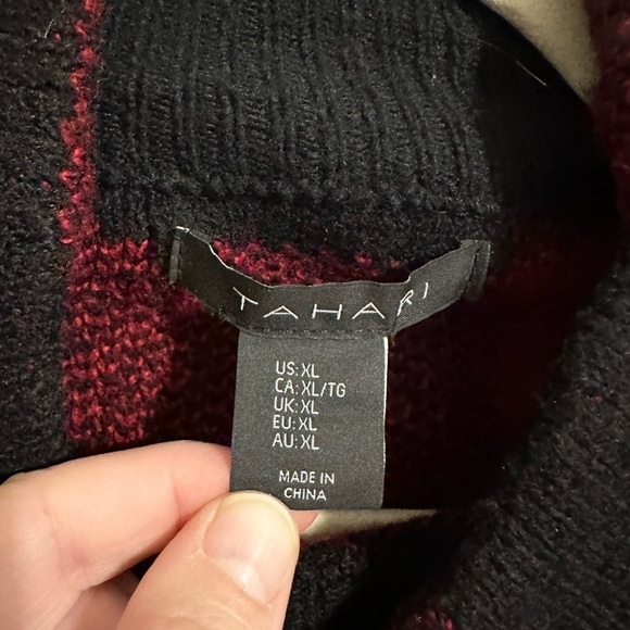 Tahari Women’s Buffalo Red Black Checkered Wool Blend Mock Neck Sweater size XL - Picture 8 of 9